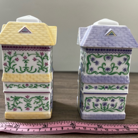 Vintage Lenox Spice Village Cheese and Garlic Shakers 1993 - Picture 7 of 9